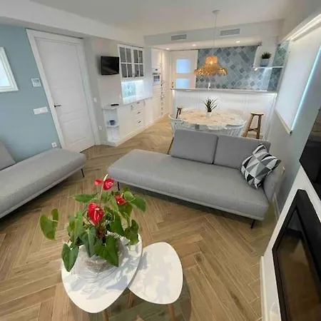 Fabulous Front Sea Penthouse